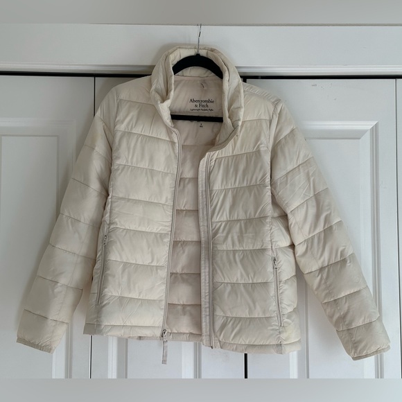 Abercrombie & Fitch Women’s lightweight packable puffer - Picture 3 of 5